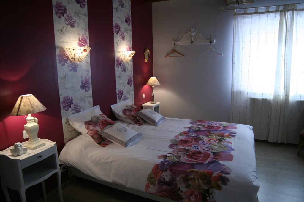 Saint-Germain-de-la-Coudre Chambre D'Hotes Du Domaine De La Haute Poignandiere الغرفة الصورة